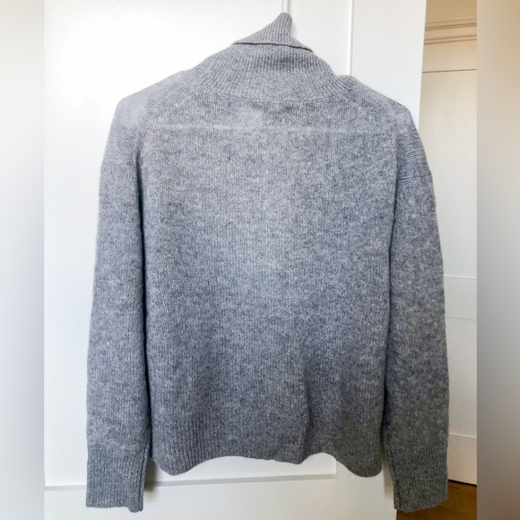NWT grey Saks Fifth Avenue cashmere turtleneck sweater - Picture 3 of 4
